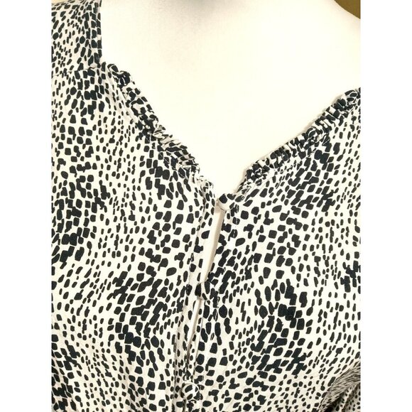 Velvet Heart Black and White Patterned Blouse Tie at Waist Button at Fro… - Picture 2 of 8